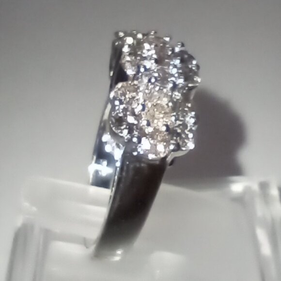 $ALE!  10Kt Yellow or White Gold 1.50ctw Diamond Flower Cluster Ring - Picture 7 of 13